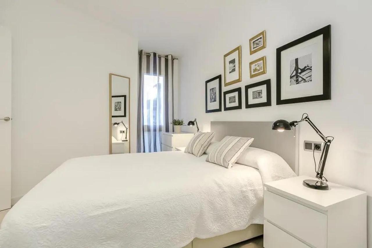 51Sam1021 - Modern Apartment Near Montjuic Barcellona Esterno foto