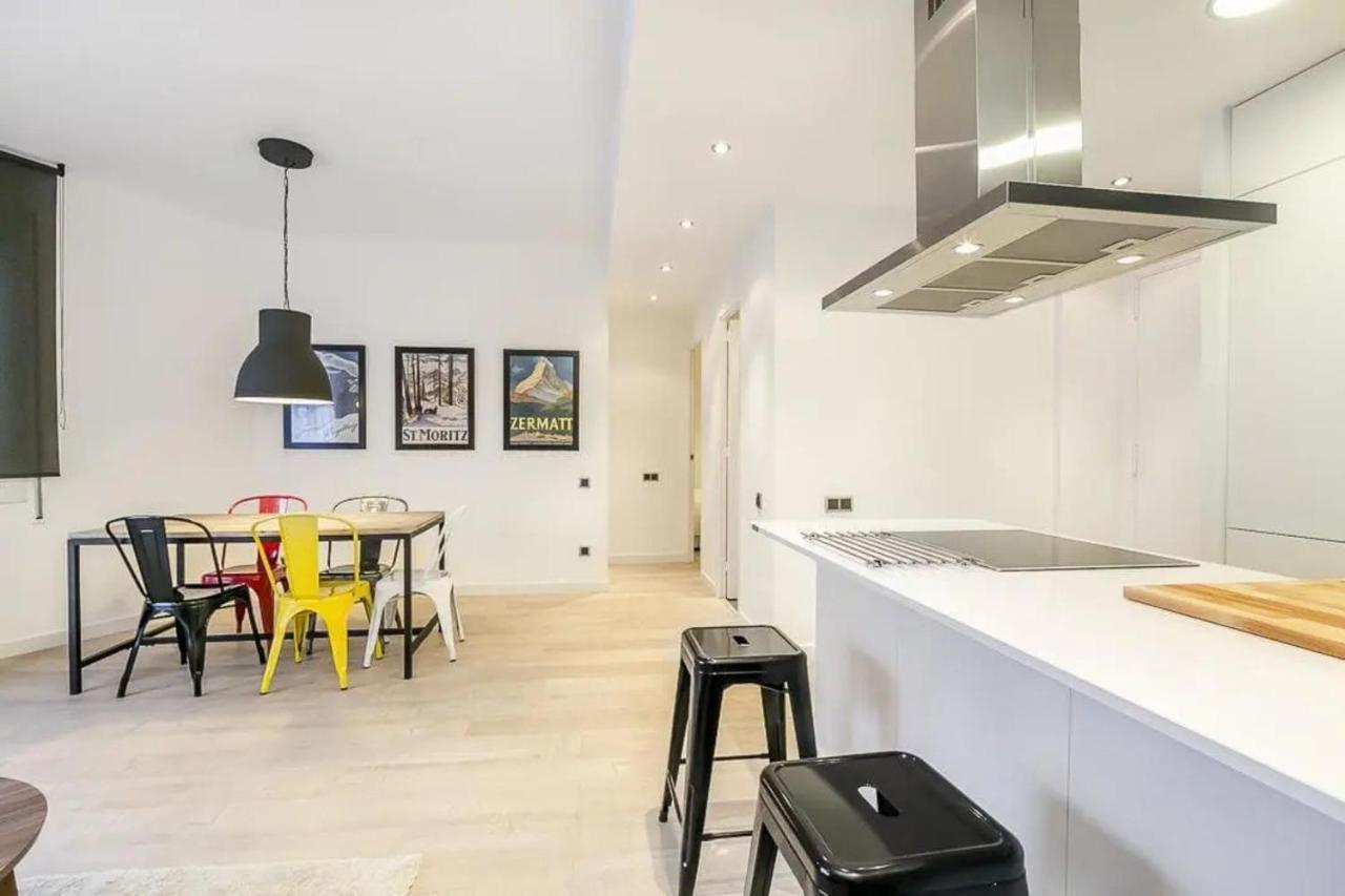 51Sam1021 - Modern Apartment Near Montjuic Barcellona Esterno foto