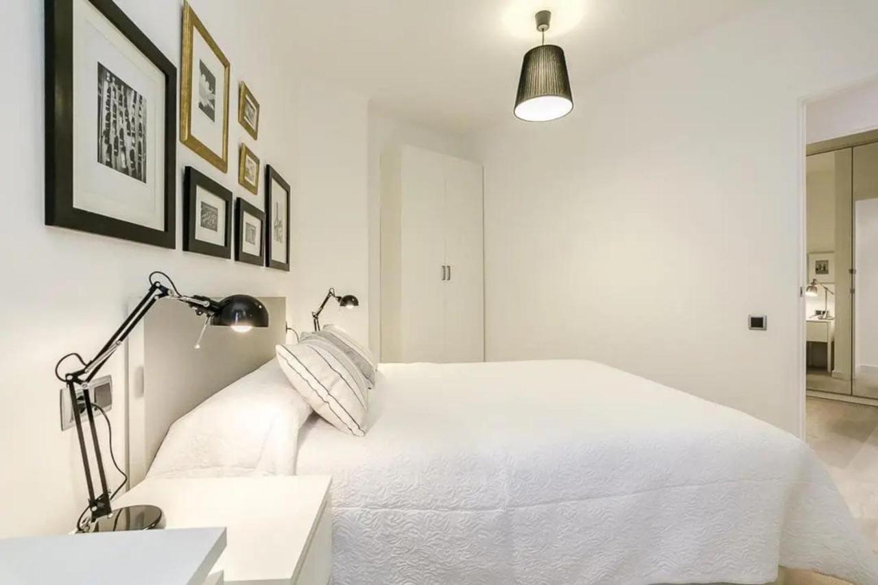 51Sam1021 - Modern Apartment Near Montjuic Barcellona Esterno foto