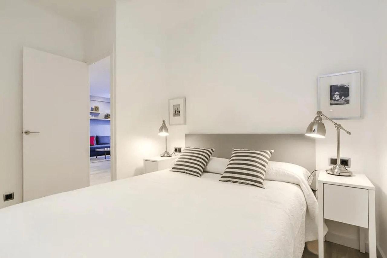 51Sam1021 - Modern Apartment Near Montjuic Barcellona Esterno foto